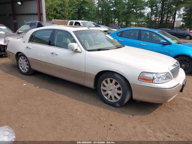 Auction sale of the 2007 Lincoln Town Car Signature Limited, vin: 1LNHM82V67Y638212, lot number: 45595393