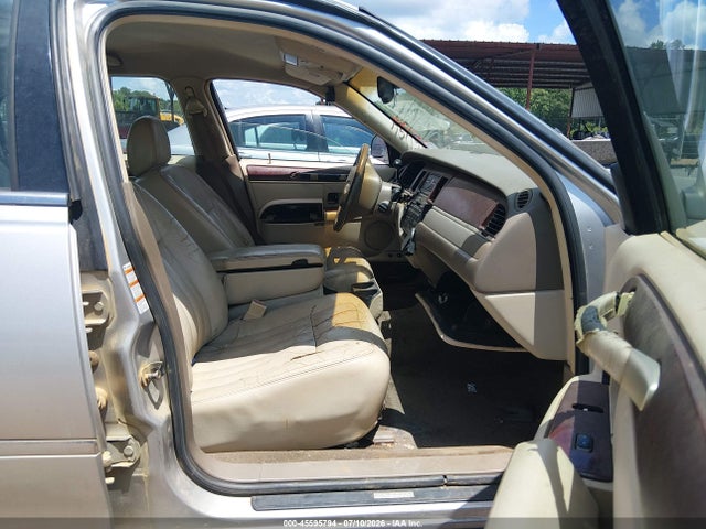 2004 Lincoln Town Car Signature მანქანა იყიდება აუქციონზე, vin: 1LNHM81WX4Y647307, აუქციონის ნომერი: 45595794