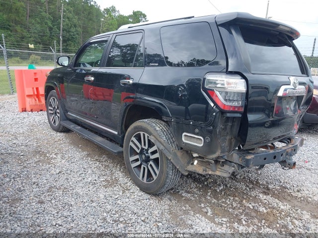 Toyota 4RUNNER SR5 2018 JTEBU5JR9J5586141 Image 3