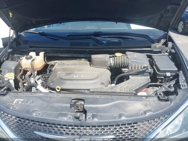 Продаж на аукціоні авто 2017 Chrysler Pacifica Touring-l, vin: 2C4RC1BG1HR583355, номер лоту: 45596185