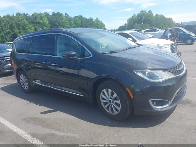 Продаж на аукціоні авто 2017 Chrysler Pacifica Touring-l, vin: 2C4RC1BG1HR583355, номер лоту: 45596185