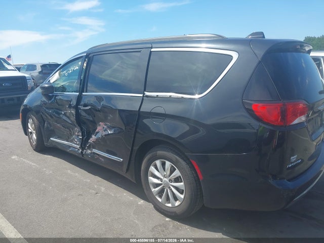 Продаж на аукціоні авто 2017 Chrysler Pacifica Touring-l, vin: 2C4RC1BG1HR583355, номер лоту: 45596185