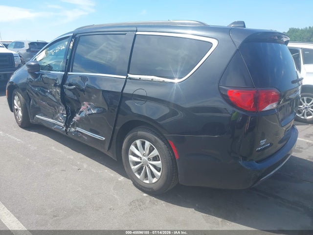 Продаж на аукціоні авто 2017 Chrysler Pacifica Touring-l, vin: 2C4RC1BG1HR583355, номер лоту: 45596185