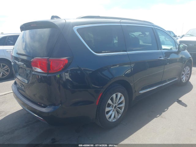 Продаж на аукціоні авто 2017 Chrysler Pacifica Touring-l, vin: 2C4RC1BG1HR583355, номер лоту: 45596185