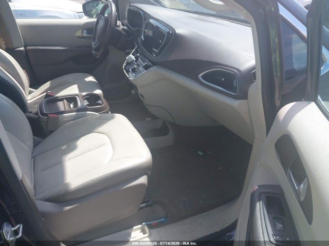 Продаж на аукціоні авто 2017 Chrysler Pacifica Touring-l, vin: 2C4RC1BG1HR583355, номер лоту: 45596185