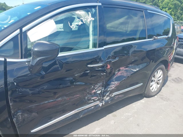 Продаж на аукціоні авто 2017 Chrysler Pacifica Touring-l, vin: 2C4RC1BG1HR583355, номер лоту: 45596185