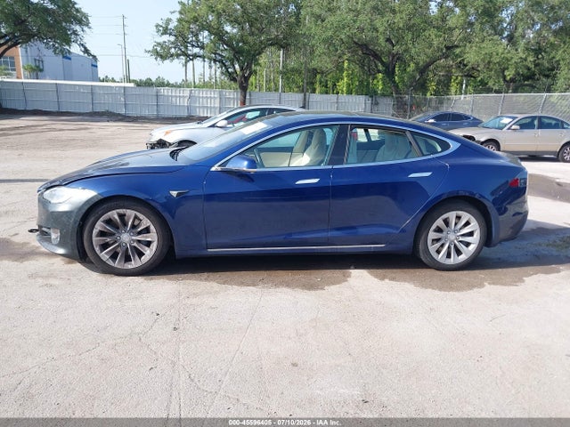 45596405 :رقم المزاد ، 5YJSA1E22JF245245 vin ، 2018 Tesla Model S 100d/75d/p100d مزاد بيع