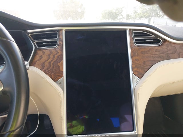 45596405 :رقم المزاد ، 5YJSA1E22JF245245 vin ، 2018 Tesla Model S 100d/75d/p100d مزاد بيع