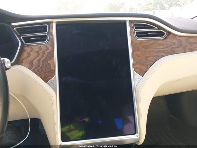 45596405 :رقم المزاد ، 5YJSA1E22JF245245 vin ، 2018 Tesla Model S 100d/75d/p100d مزاد بيع