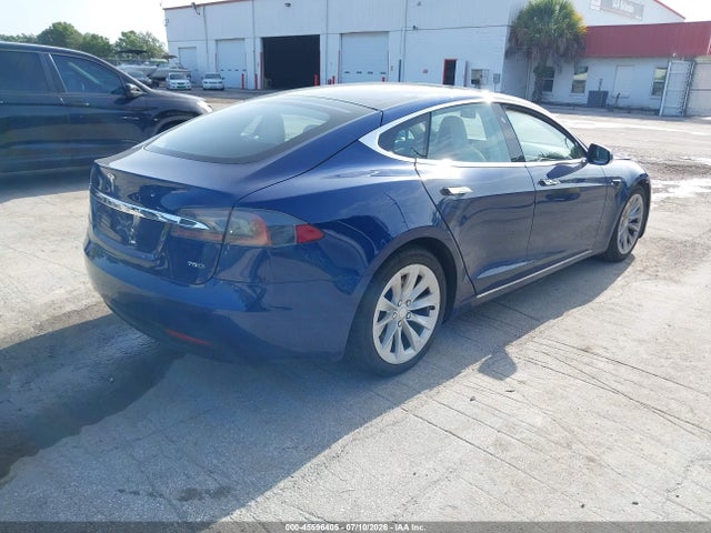 45596405 :رقم المزاد ، 5YJSA1E22JF245245 vin ، 2018 Tesla Model S 100d/75d/p100d مزاد بيع