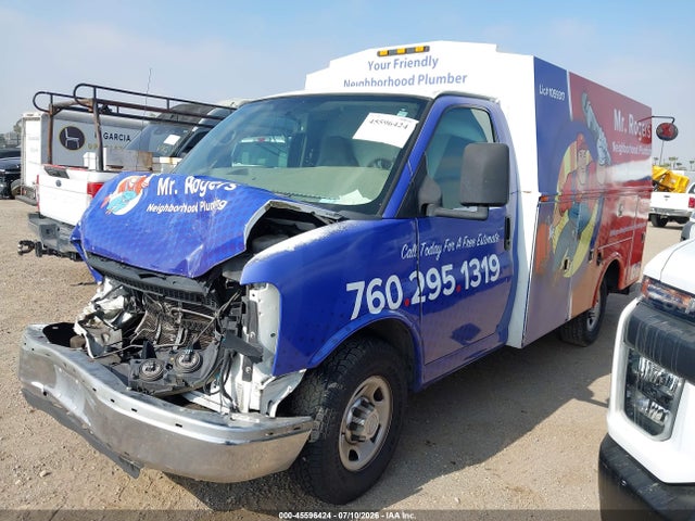 Chevrolet Express Cutaway 3500 2015 1GB0G2CG0F1274953 Image 2