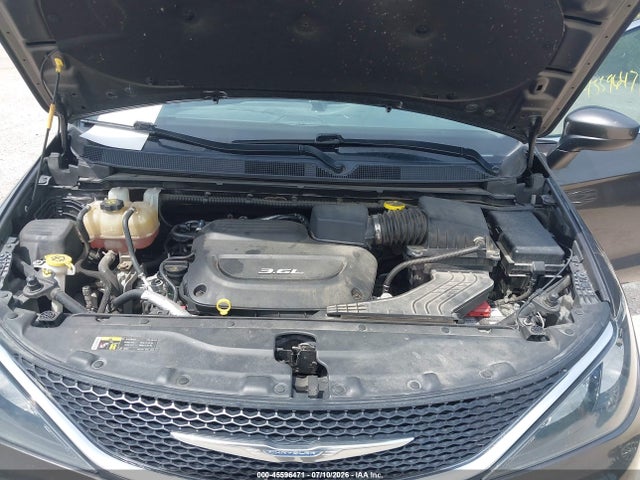 2017 Chrysler Pacifica Touring მანქანა იყიდება აუქციონზე, vin: 2C4RC1DG0HR695187, აუქციონის ნომერი: 45596471