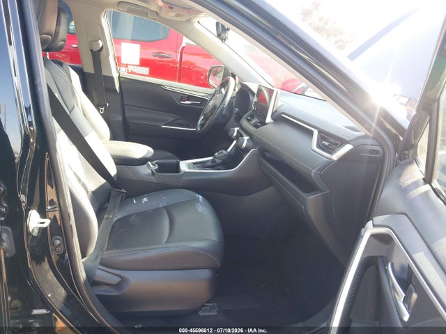 JTMC1RFV2RJ027564 Toyota Rav4 Xle Premium