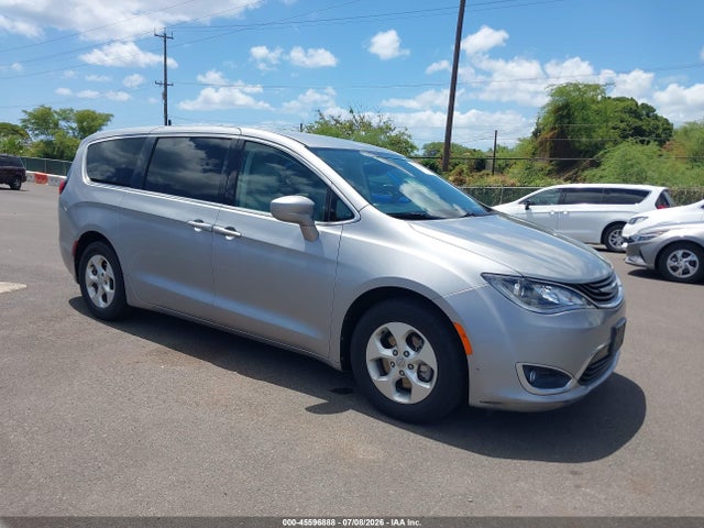 Chrysler Pacifica Hybrid Touring Plus 2017 2C4RC1H73HR837316 Image 1