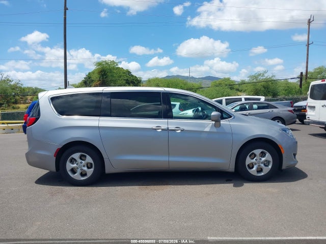 Chrysler Pacifica Hybrid Touring Plus 2017 2C4RC1H73HR837316 Image 18