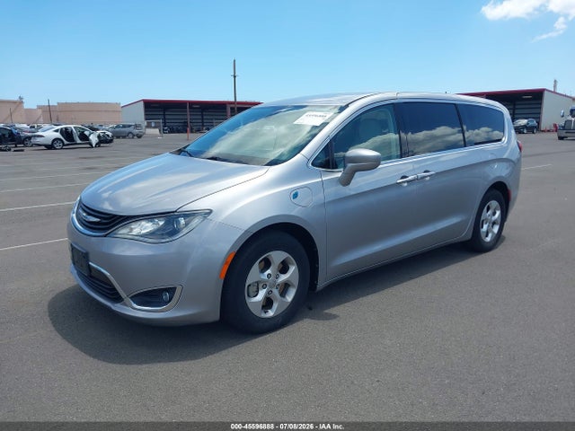 Chrysler Pacifica Hybrid Touring Plus 2017 2C4RC1H73HR837316 Image 2