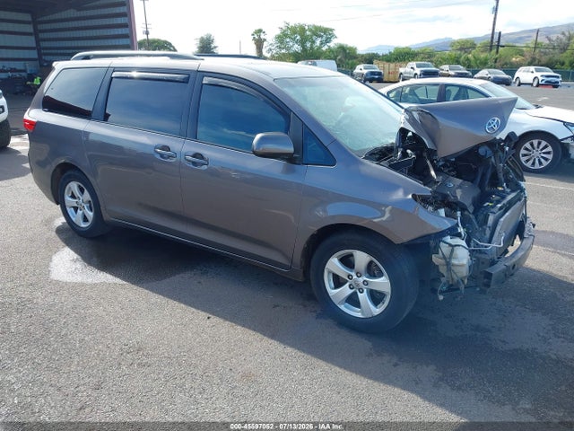 45597052 :رقم المزاد ، 5TDKK3DC1FS565520 vin ، 2015 Toyota Sienna Le 7 Passenger/le 8 Passenger مزاد بيع