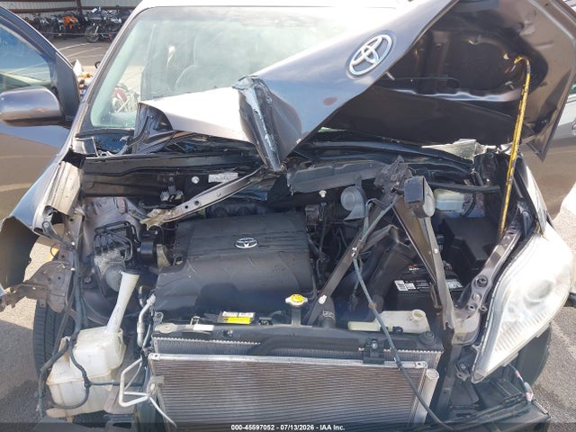 45597052 :رقم المزاد ، 5TDKK3DC1FS565520 vin ، 2015 Toyota Sienna Le 7 Passenger/le 8 Passenger مزاد بيع
