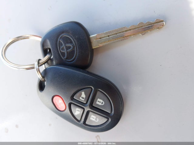 45597052 :رقم المزاد ، 5TDKK3DC1FS565520 vin ، 2015 Toyota Sienna Le 7 Passenger/le 8 Passenger مزاد بيع
