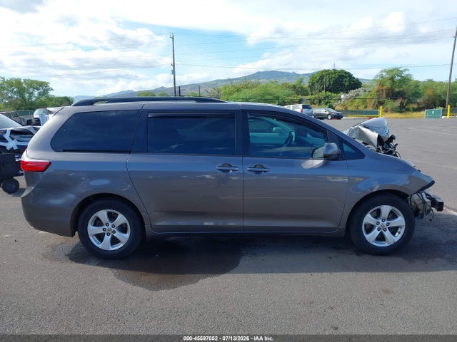 45597052 :رقم المزاد ، 5TDKK3DC1FS565520 vin ، 2015 Toyota Sienna Le 7 Passenger/le 8 Passenger مزاد بيع