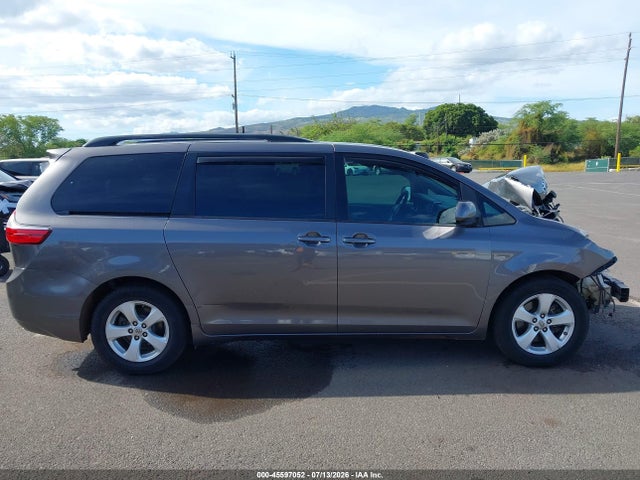 45597052 :رقم المزاد ، 5TDKK3DC1FS565520 vin ، 2015 Toyota Sienna Le 7 Passenger/le 8 Passenger مزاد بيع