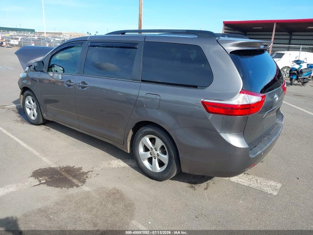 45597052 :رقم المزاد ، 5TDKK3DC1FS565520 vin ، 2015 Toyota Sienna Le 7 Passenger/le 8 Passenger مزاد بيع