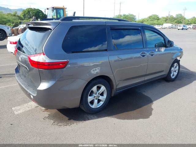 45597052 :رقم المزاد ، 5TDKK3DC1FS565520 vin ، 2015 Toyota Sienna Le 7 Passenger/le 8 Passenger مزاد بيع