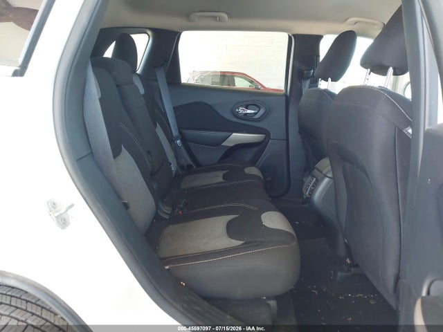 1C4PJLCB2JD563300 Jeep Cherokee Latitude Fwd