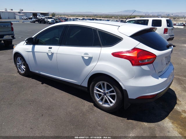 Ford FOCUS SE 2018 1FADP3K23JL295114 Image 3
