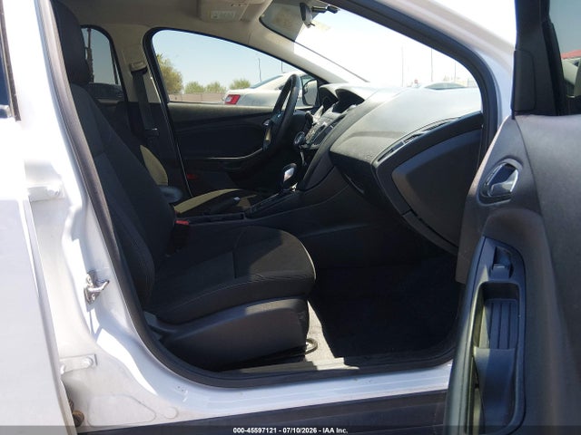 Ford FOCUS SE 2018 1FADP3K23JL295114 Image 5