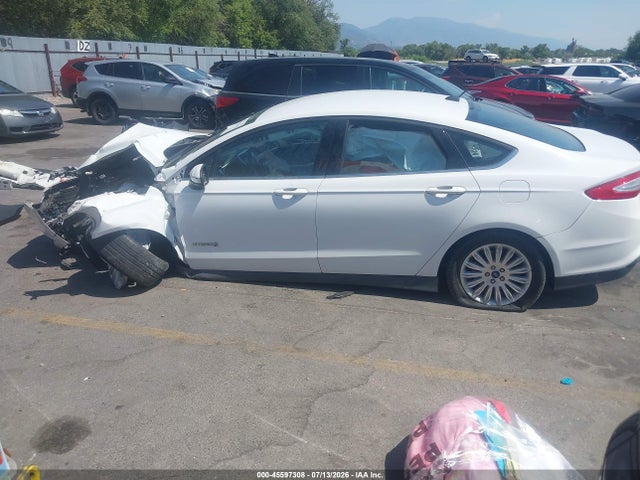 3FA6P0UU6GR317798 Ford Fusion Hybrid S