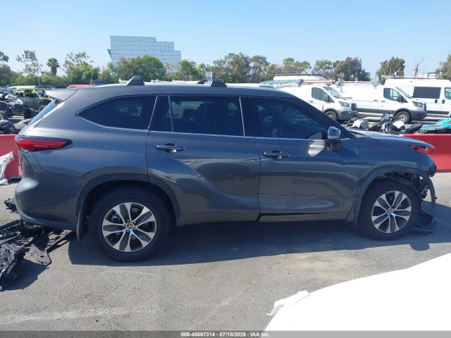 Toyota Highlander Xle 2022 5TDHZRAH5NS136484 Image 14