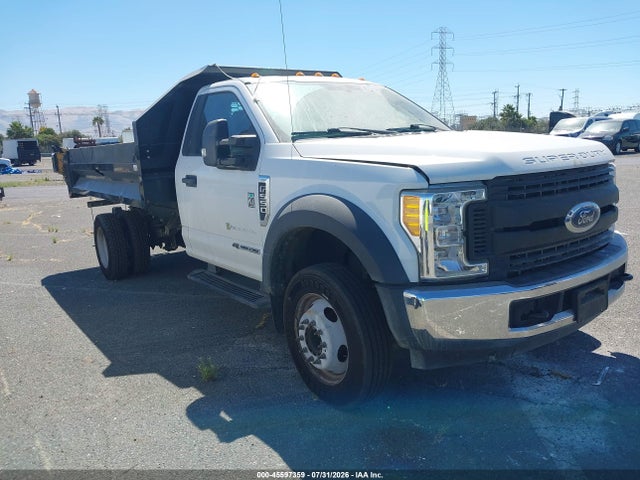 Ford F-550 Chassis Xl 2017 1FDUF5GT4HEF17518 Image 2