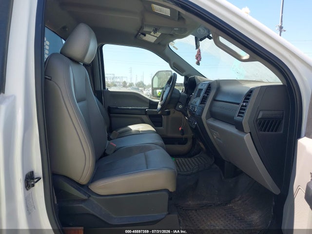 Ford F-550 Chassis Xl 2017 1FDUF5GT4HEF17518 Image 5