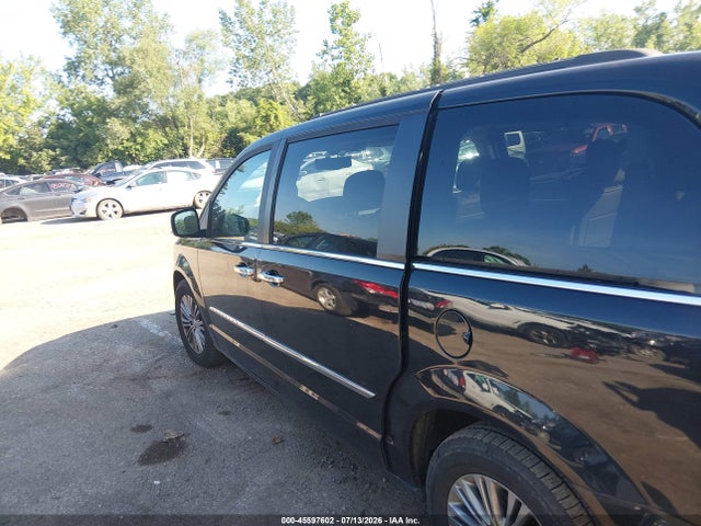 45597602 :رقم المزاد ، 2C4RC1CG2GR190915 vin ، 2016 Chrysler Town & Country Touring-l Anniversary Edition مزاد بيع