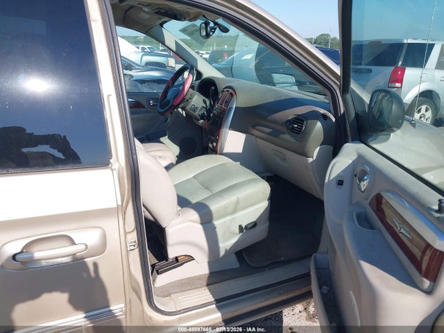 Продажа на аукционе авто 2005 Chrysler Town & Country Limited, vin: 2C8GP64L35R267453, номер лота: 45597665