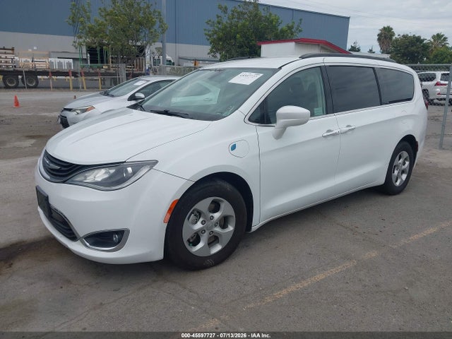Chrysler Pacifica Hybrid Premium 2017 2C4RC1L74HR764352 Image 2