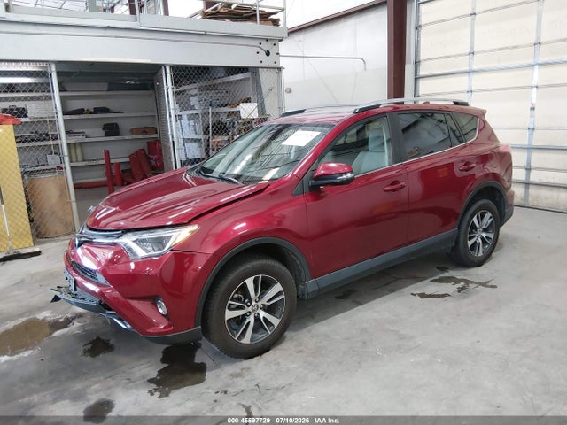 Toyota Rav4 Xle 2018 JTMRFREV6JD231736 Image 2
