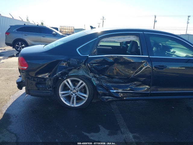 2013 Volkswagen Passat 2.0l Tdi Se მანქანა იყიდება აუქციონზე, vin: 1VWBN7A30DC001842, აუქციონის ნომერი: 45597838