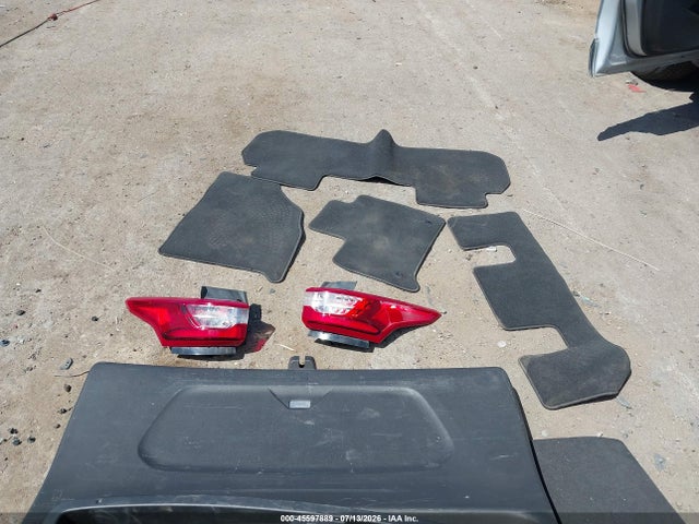 1GNERGKW1MJ268990 Chevrolet Traverse Fwd Lt Cloth