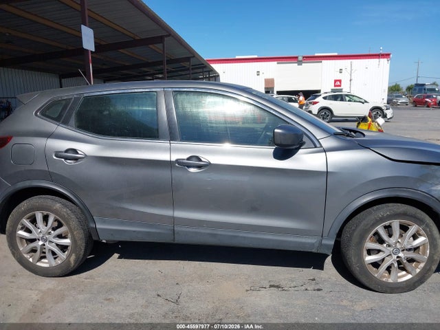 JN1BJ1AV5MW564142 Nissan Rogue Sport S Fwd Xtronic Cvt