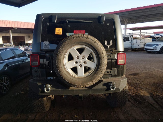 1C4BJWDG8GL183544 Jeep Wrangler Unlimited Sport