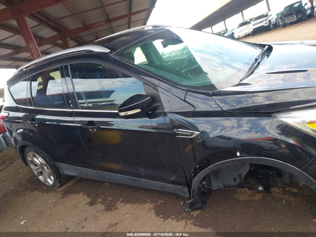 1FMCU0J96KUC37615 Ford Escape Titanium