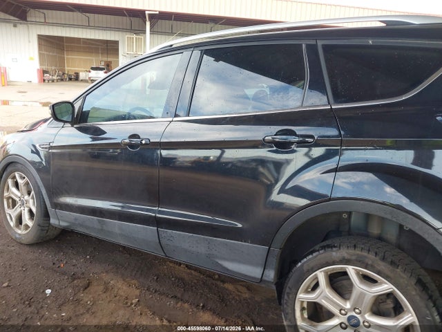 1FMCU0J96KUC37615 Ford Escape Titanium