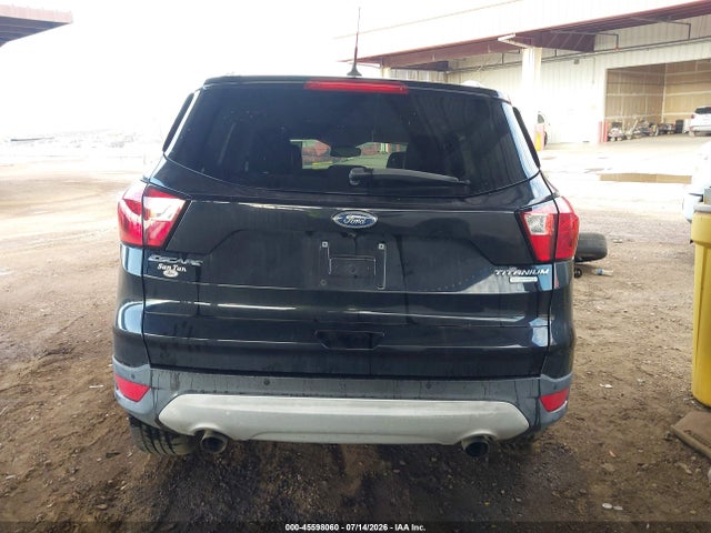 1FMCU0J96KUC37615 Ford Escape Titanium