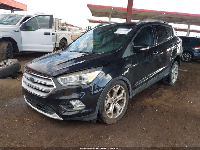1FMCU0J96KUC37615 Ford Escape Titanium