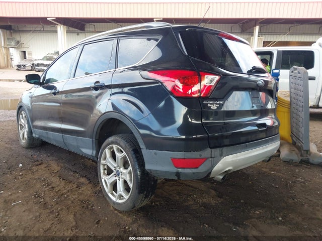 1FMCU0J96KUC37615 Ford Escape Titanium