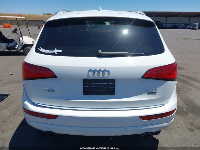 Audi Q5 2.0t Premium 2017 WA1L2AFPXHA021178 Image 17