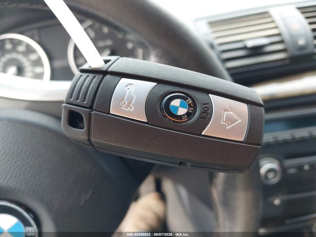 45598502 :رقم المزاد ، WBAUP735X8VF08357 vin ، 2008 Bmw 128i مزاد بيع