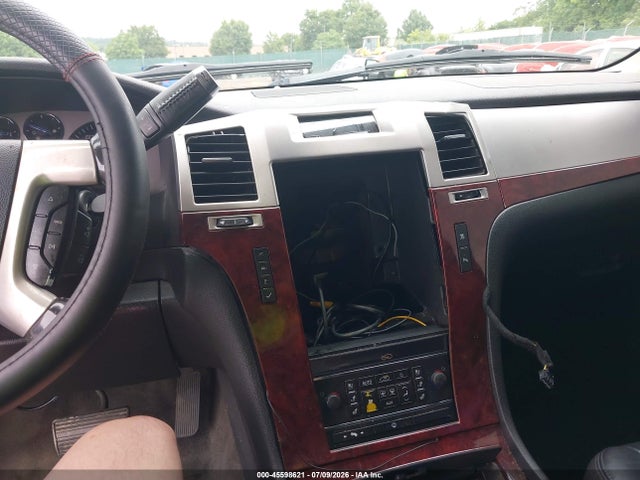 2008 Cadillac Escalade მანქანა იყიდება აუქციონზე, vin: 1GYFK638X8R263641, აუქციონის ნომერი: 45598621